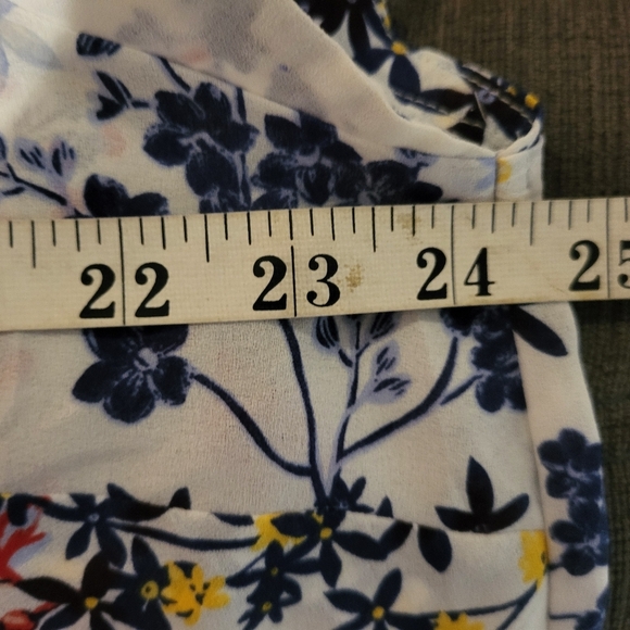 Liz Clairborn Floral Women's Top - Picture 5 of 5